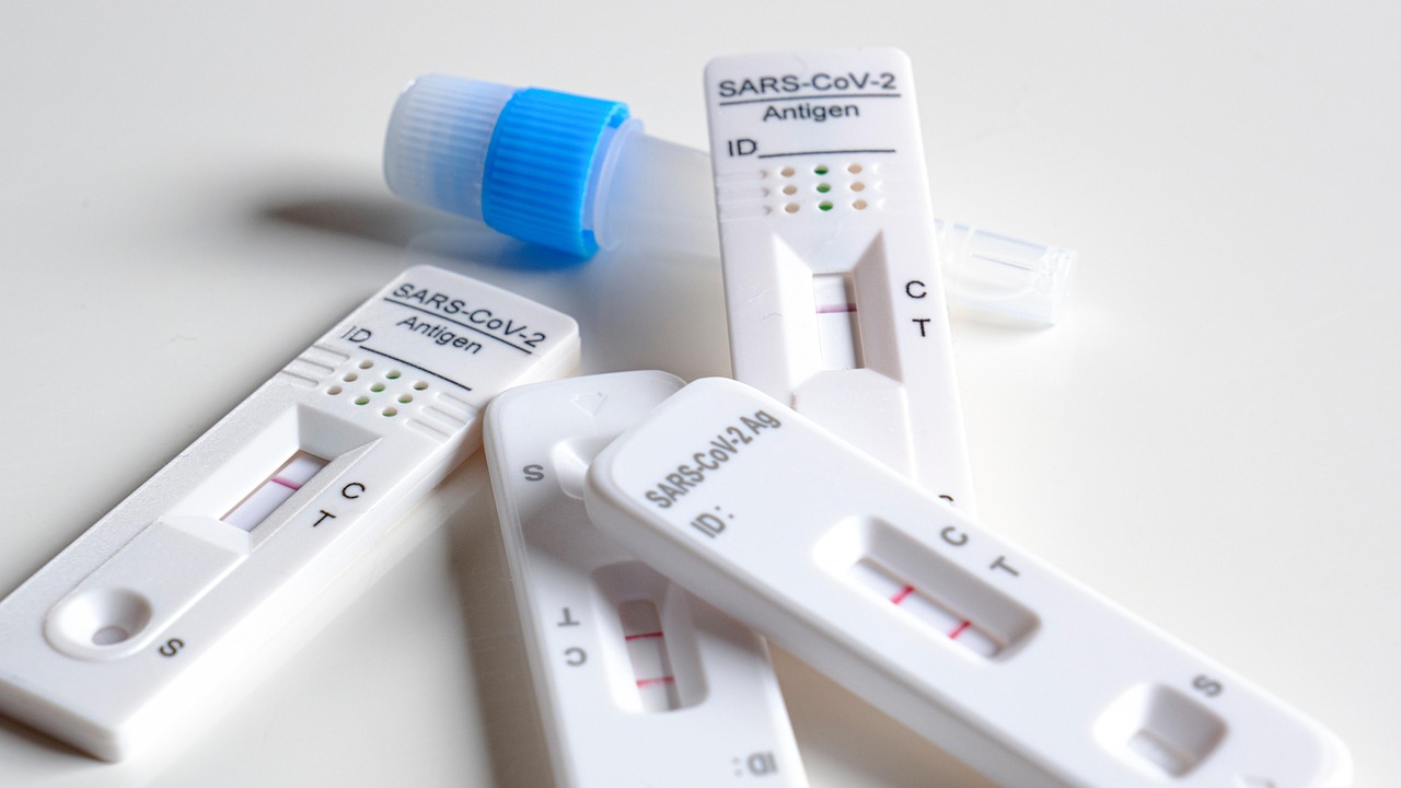 découvrez les avantages du rapid testing : des résultats rapides et fiables pour le dépistage et le diagnostic. idéal pour gagner du temps et agir rapidement sur votre santé.