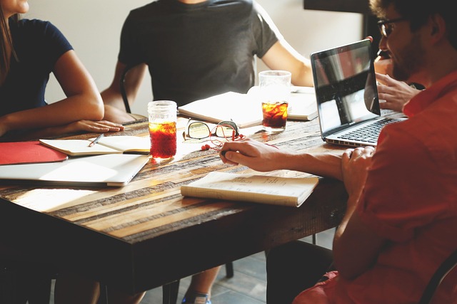 les meilleurs outils de community manager à adopter en 2025